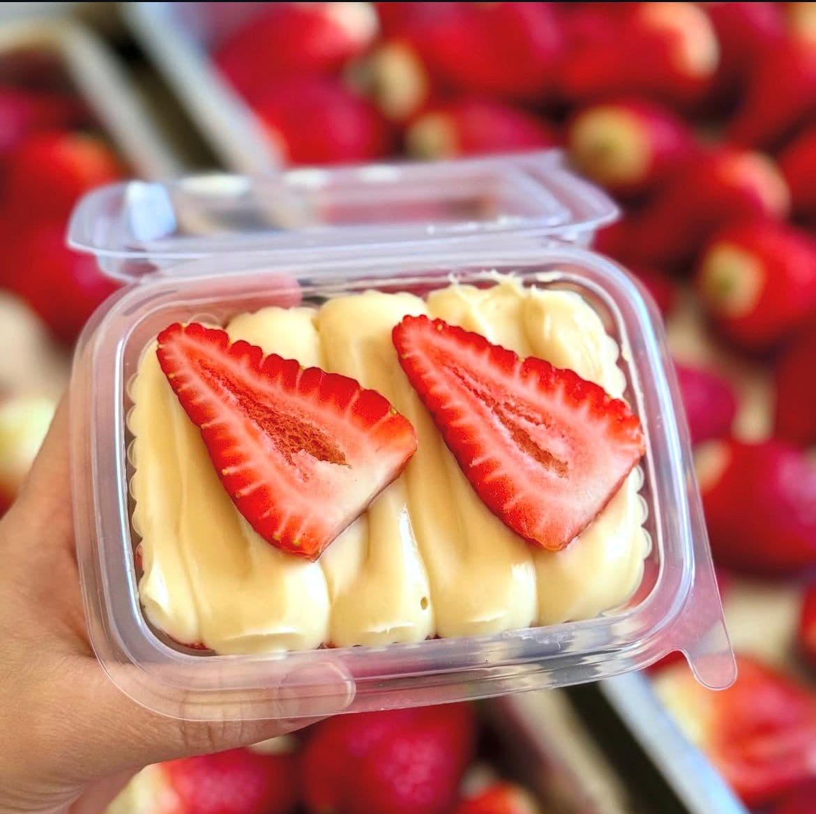 A delicious strawberry pavê dessert.